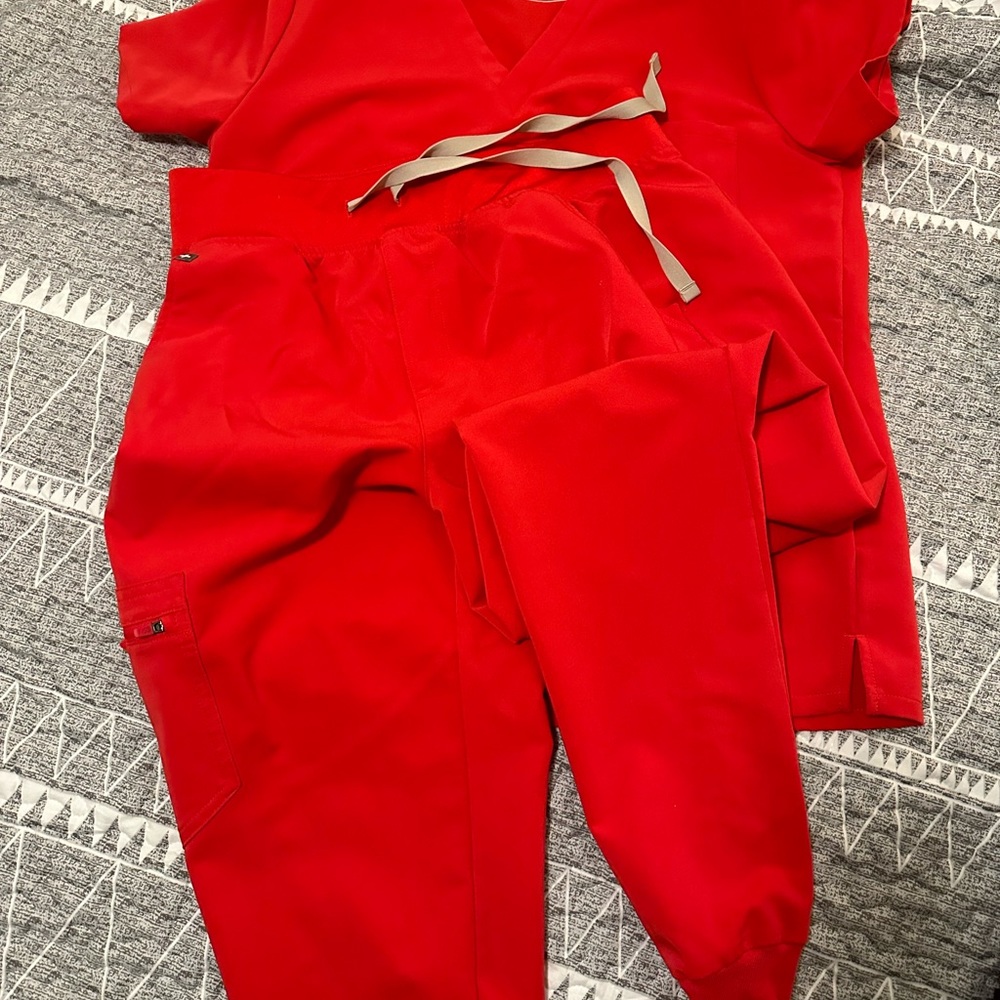 Figs Scrubs.  NWOT.  Fuchsia Pink.  Size Medium.  Zamora Joggers.  Full set